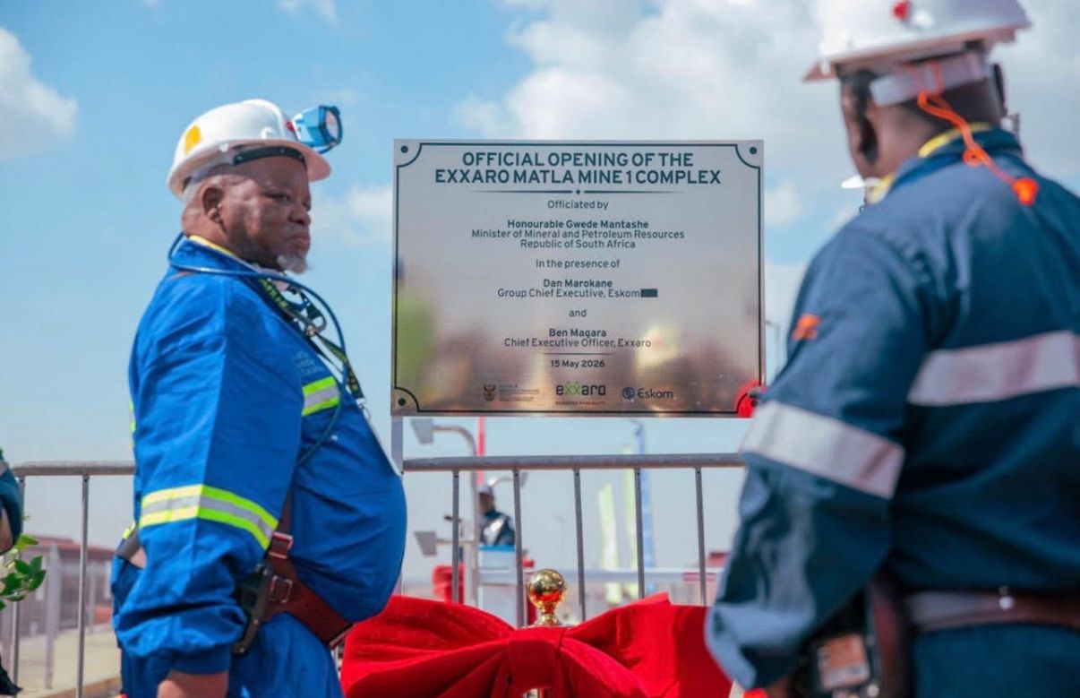 The Minister of Minerals and Petroleum Resources Gwede Mantashe was in attendance at 
the mine opening and visited workers underground,