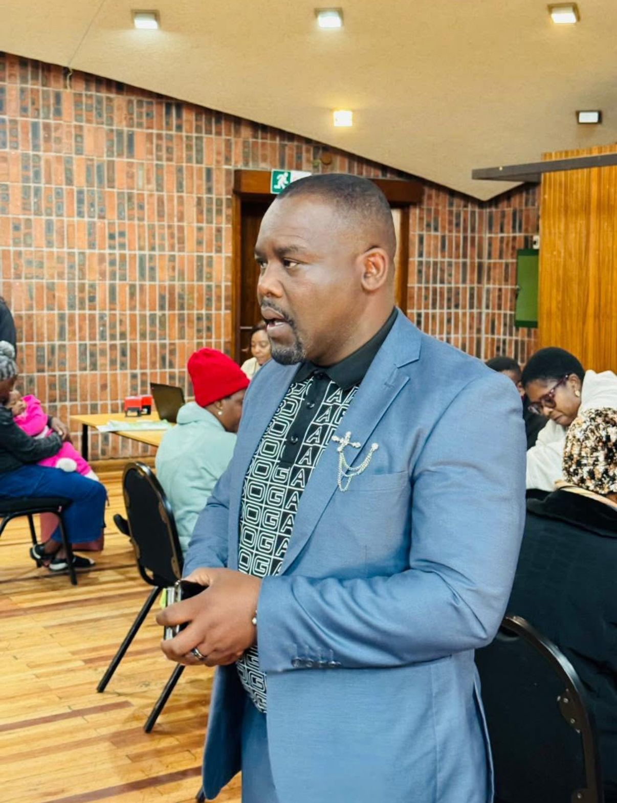 During an engagement with residents at the temporary service site, Executive Mayor VJ Nhlapho reassured community members that the Municipality remains committed to supporting residents during this challenging period.